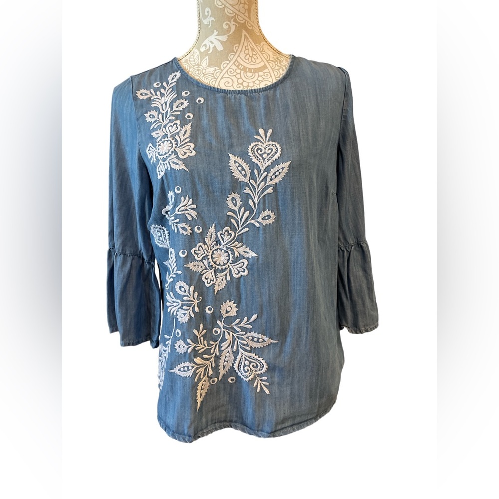 Crown & Ivy Women’s Size X-Small Denim Colored Blouse Top.